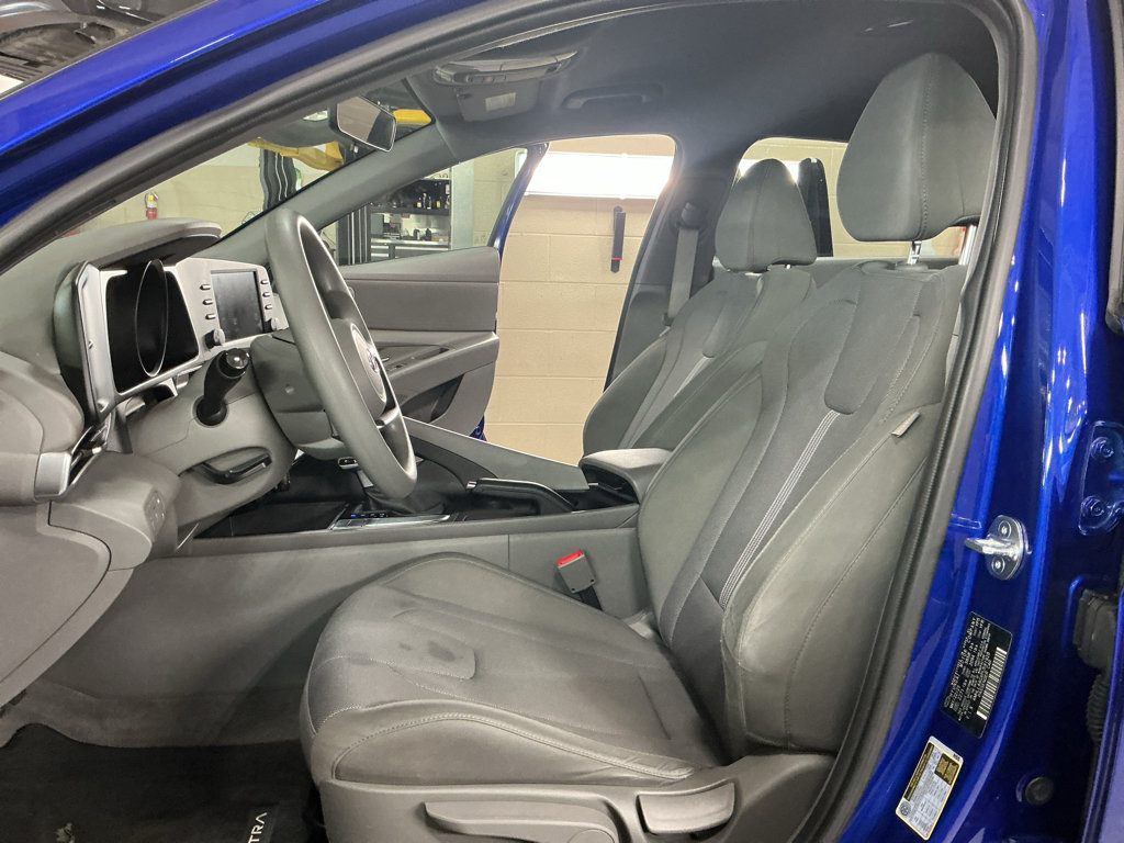 Certified 2023 Hyundai Elantra SE FWD image 17