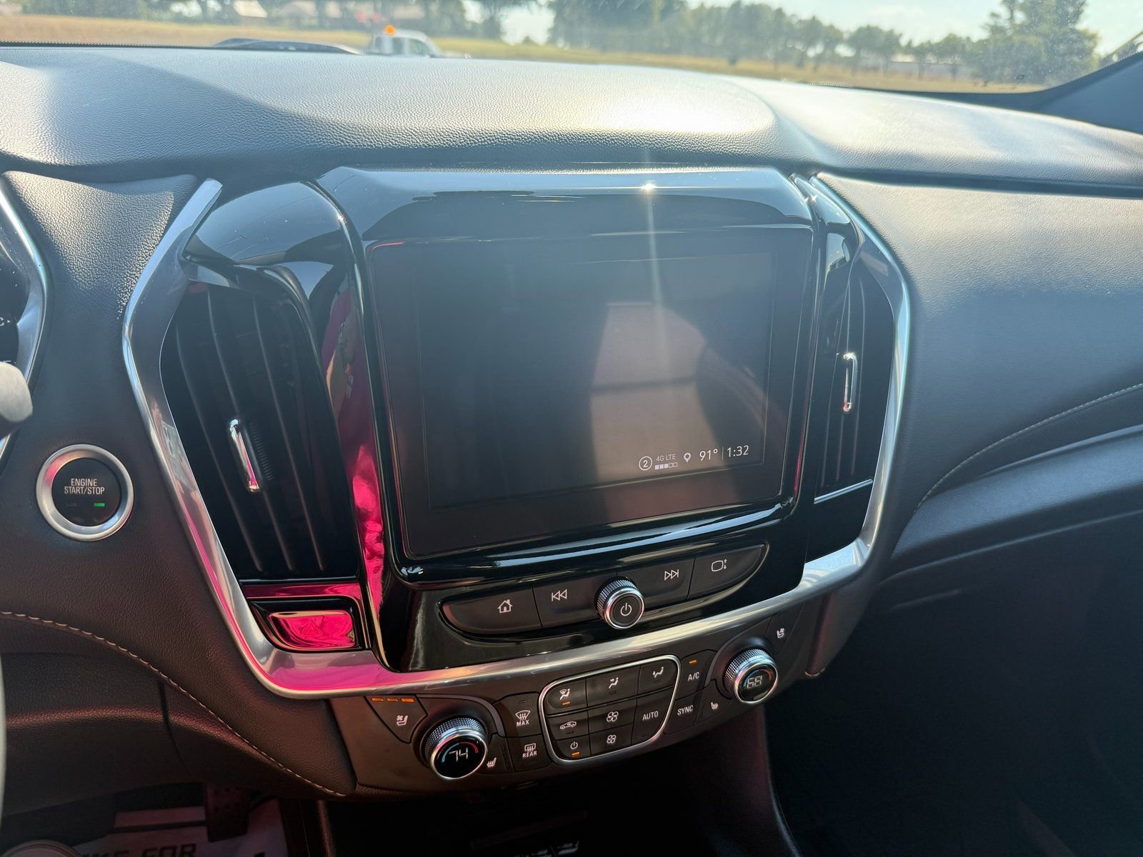 Used 2024 Chevrolet Traverse Premier w/ Redline Edition AWD/4WD image 17