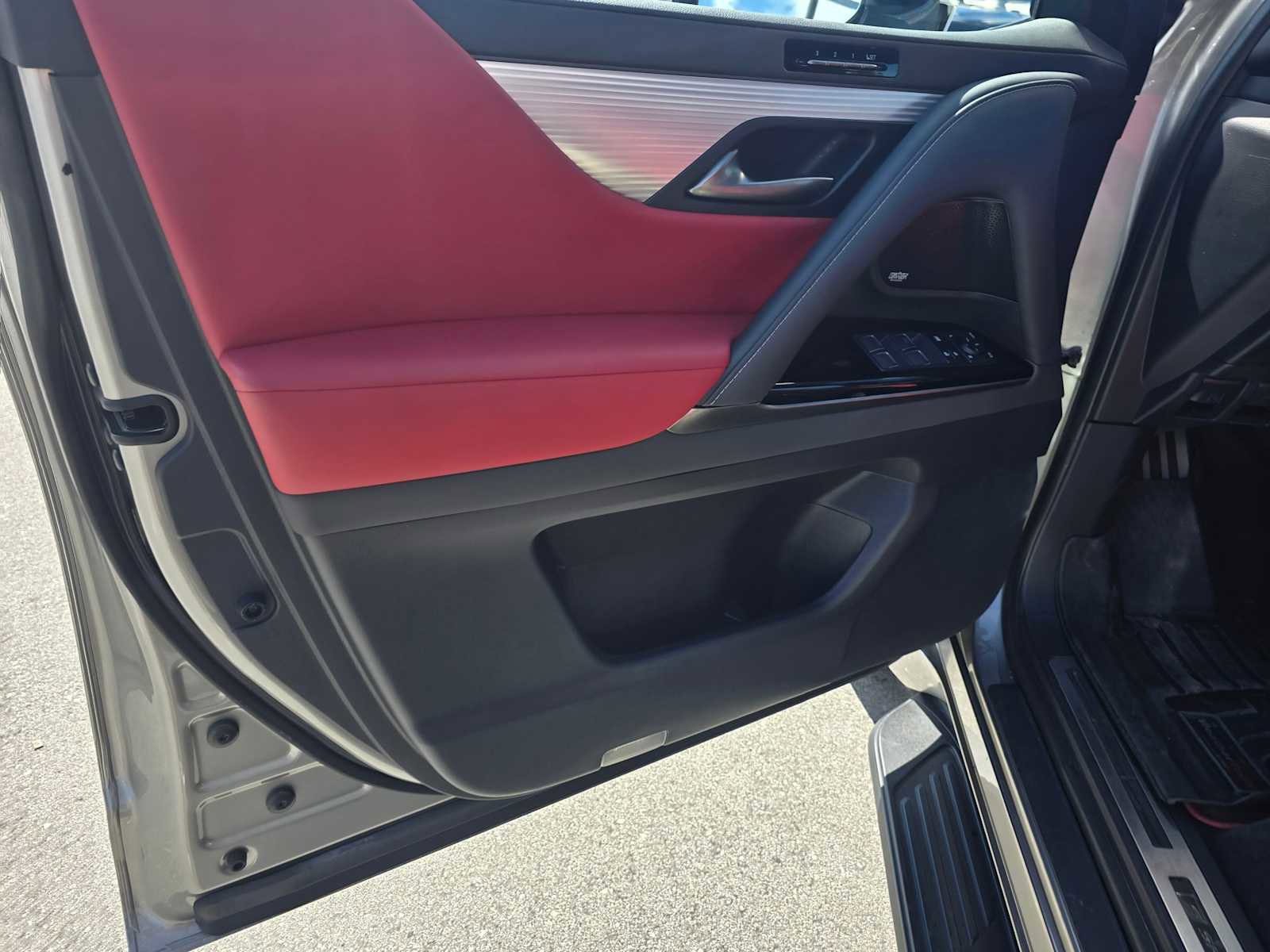 Used 2023 Lexus LX 600 F Sport w/ Accessory Package (Z1) AWD/4WD image 23