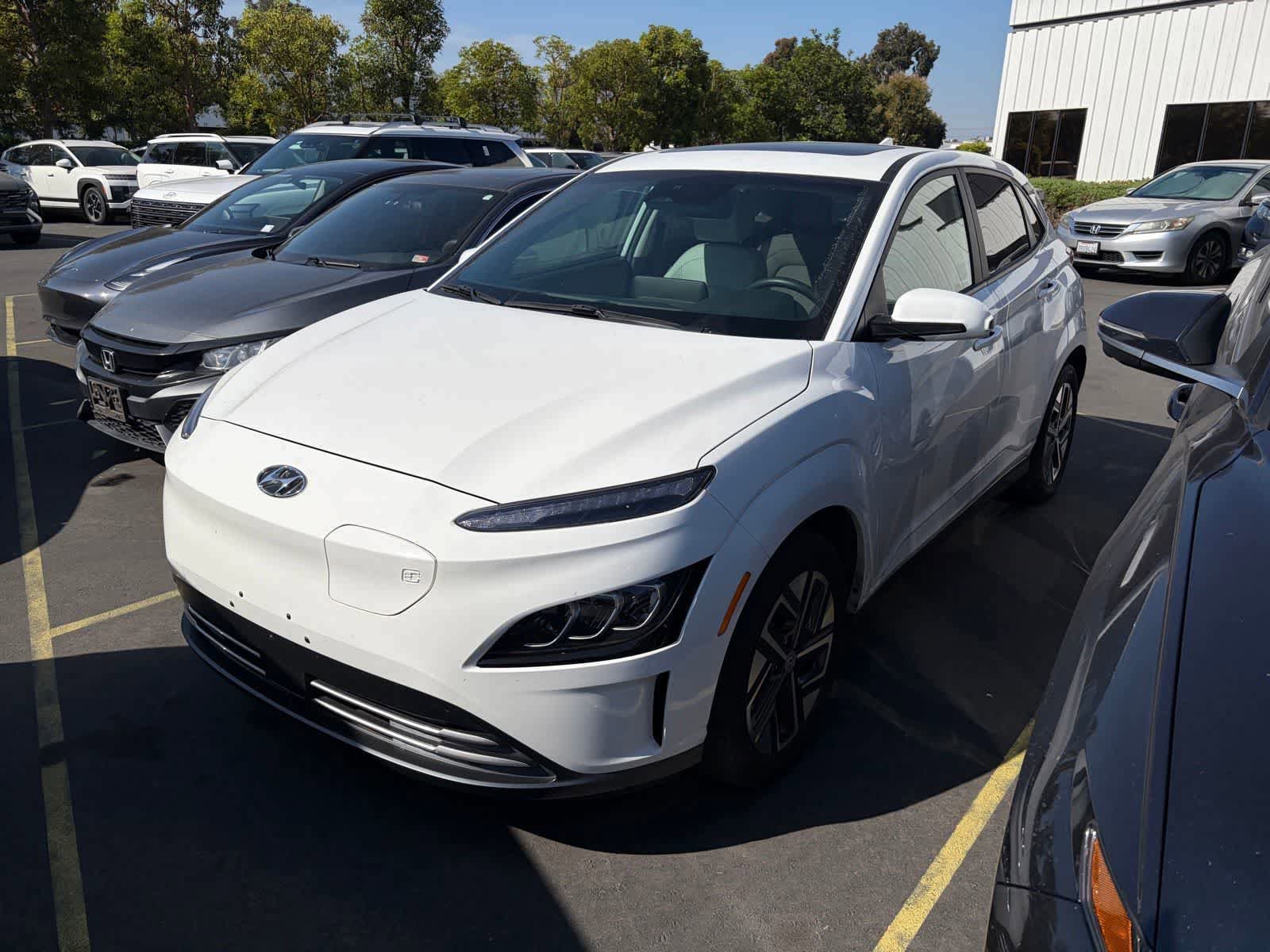 Used 2023 Hyundai Kona Limited FWD image 1