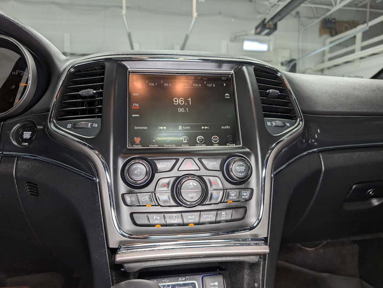 Used 2017 Jeep Grand Cherokee Trailhawk AWD/4WD image 35