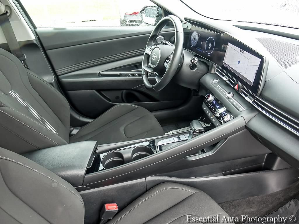Used 2025 Hyundai Elantra SEL FWD image 27