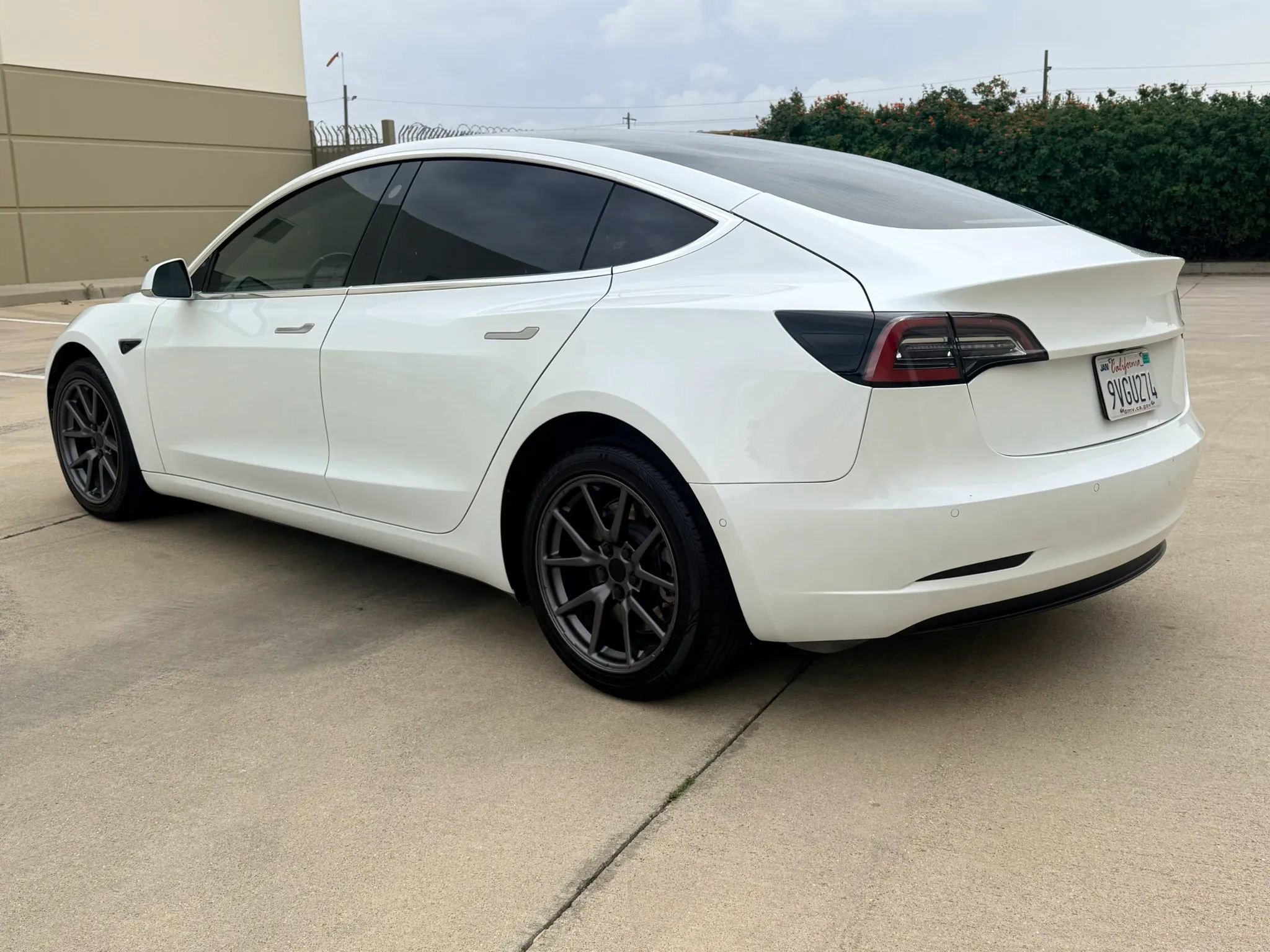 Used 2020 Tesla Model 3 Standard Range RWD image 7