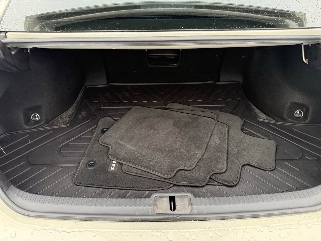 Used 2019 Lexus ES 350 Luxury w/ Accessory Package image 16