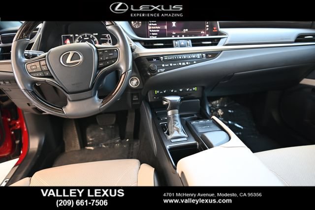 Used 2020 Lexus ES 350 Ultra Luxury w/ Accessory Package 2 FWD image 17