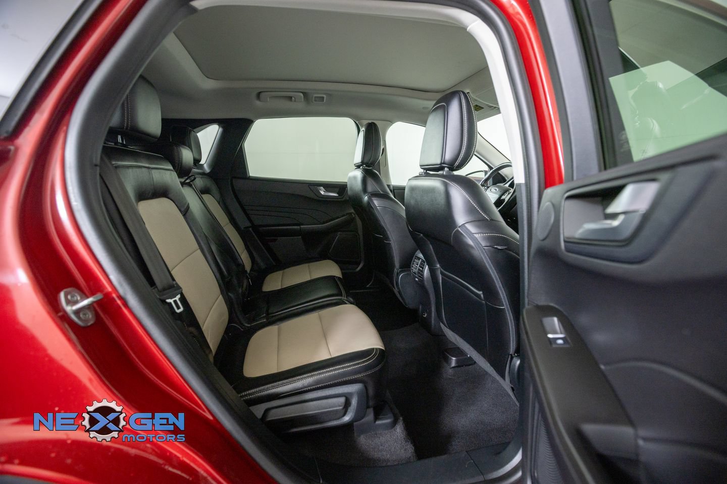 Used 2021 Ford Escape Titanium w/ Titanium Elite Package AWD/4WD image 42