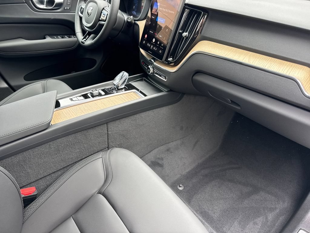 New 2026 Volvo XC60 T8 Plus w/ Climate Package PRO AWD/4WD image 15