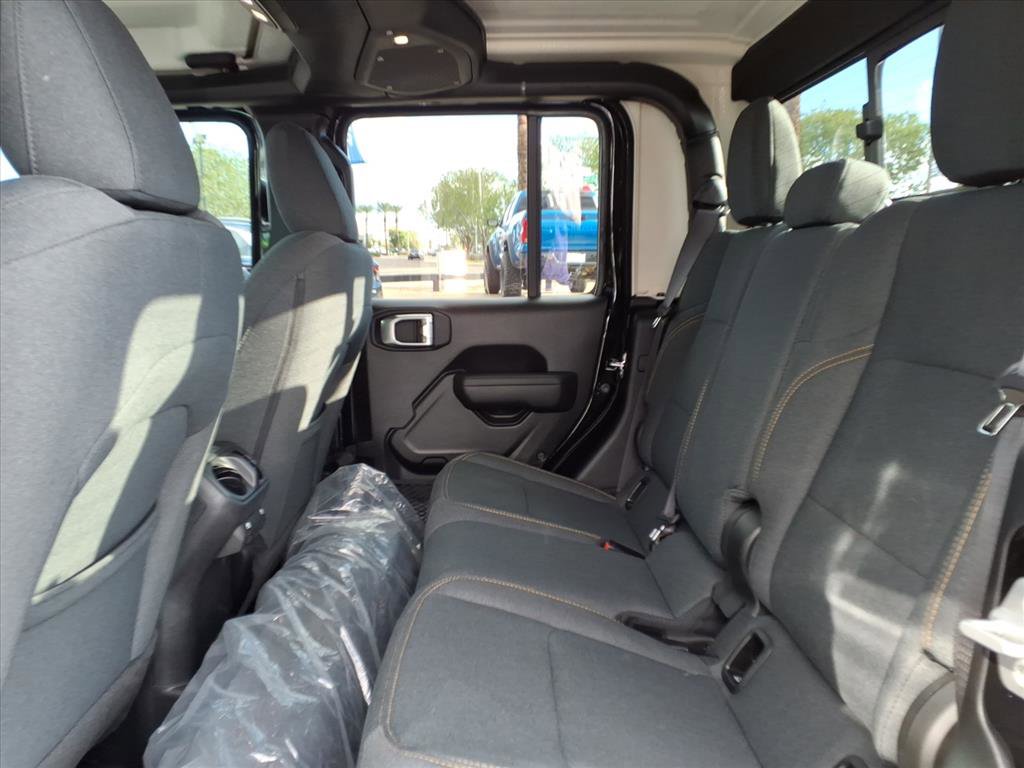 Used 2025 Jeep Gladiator Sport image 15