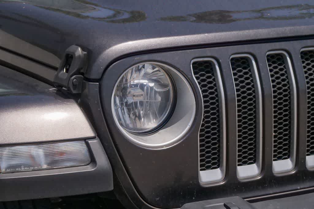 Used 2020 Jeep Wrangler Unlimited Sahara w/ Uconnect 4C Nav & Sound Group AWD/4WD image 4
