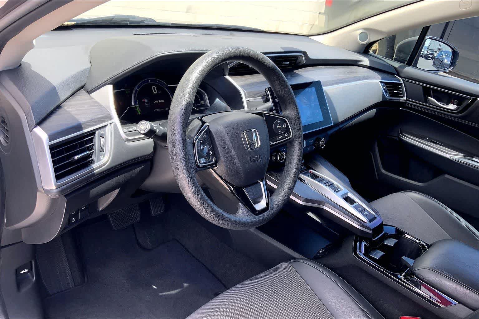 Used 2018 Honda Clarity Plug-In Hybrid image 2
