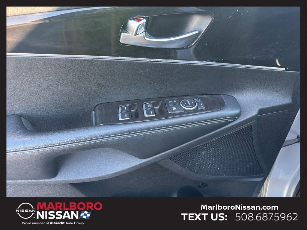 Used 2017 Kia Sorento LX w/ LX Convenience Package image 19