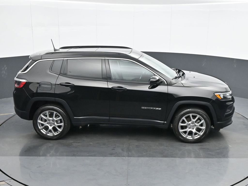 Used 2022 Jeep Compass Latitude w/ Sun and Sound Group image 22