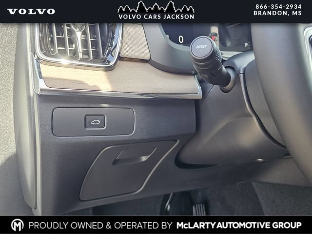 New 2026 Volvo XC90 B6 Plus w/ Protection Package Premier AWD/4WD image 17