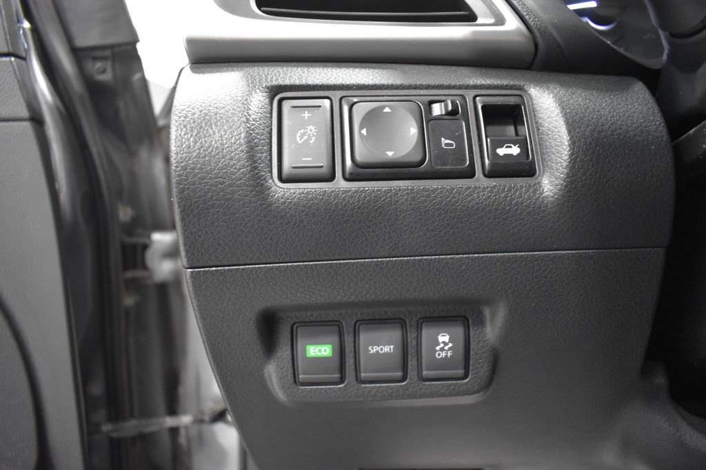 Used 2017 Nissan Sentra SR w/ SR Premium Technology Package FWD image 19
