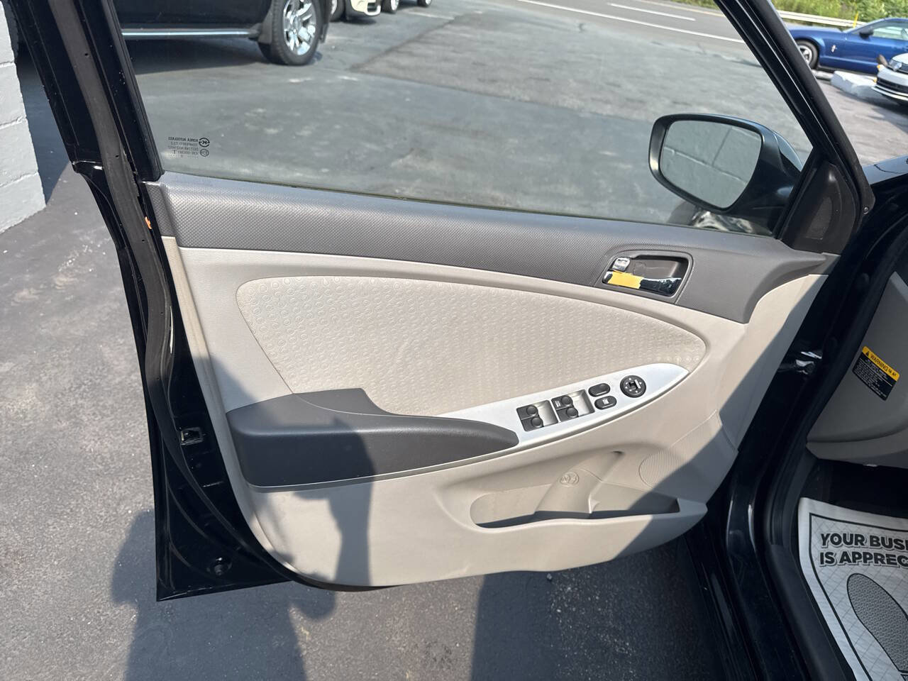 Used 2012 Hyundai Accent SE image 14