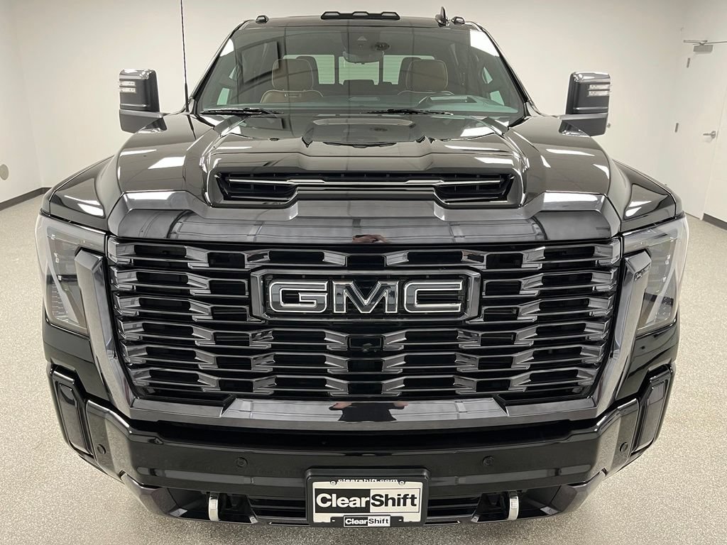 Used 2024 GMC Sierra 3500 Denali Ultimate AWD/4WD image 3