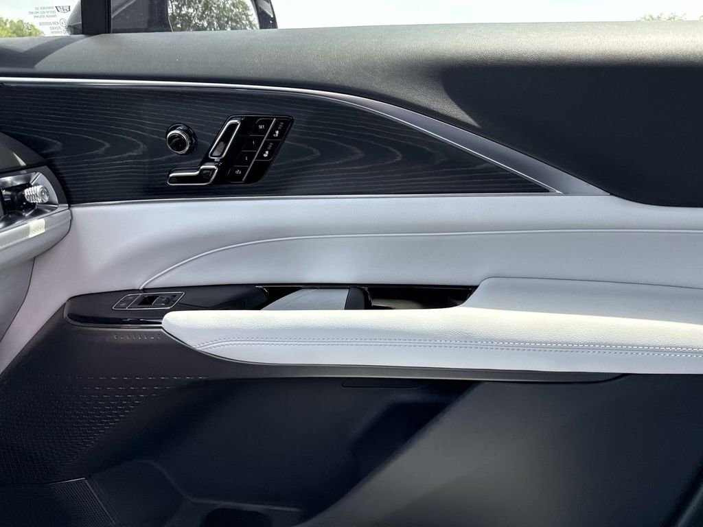 New 2025 Cadillac Lyriq Luxury image 21