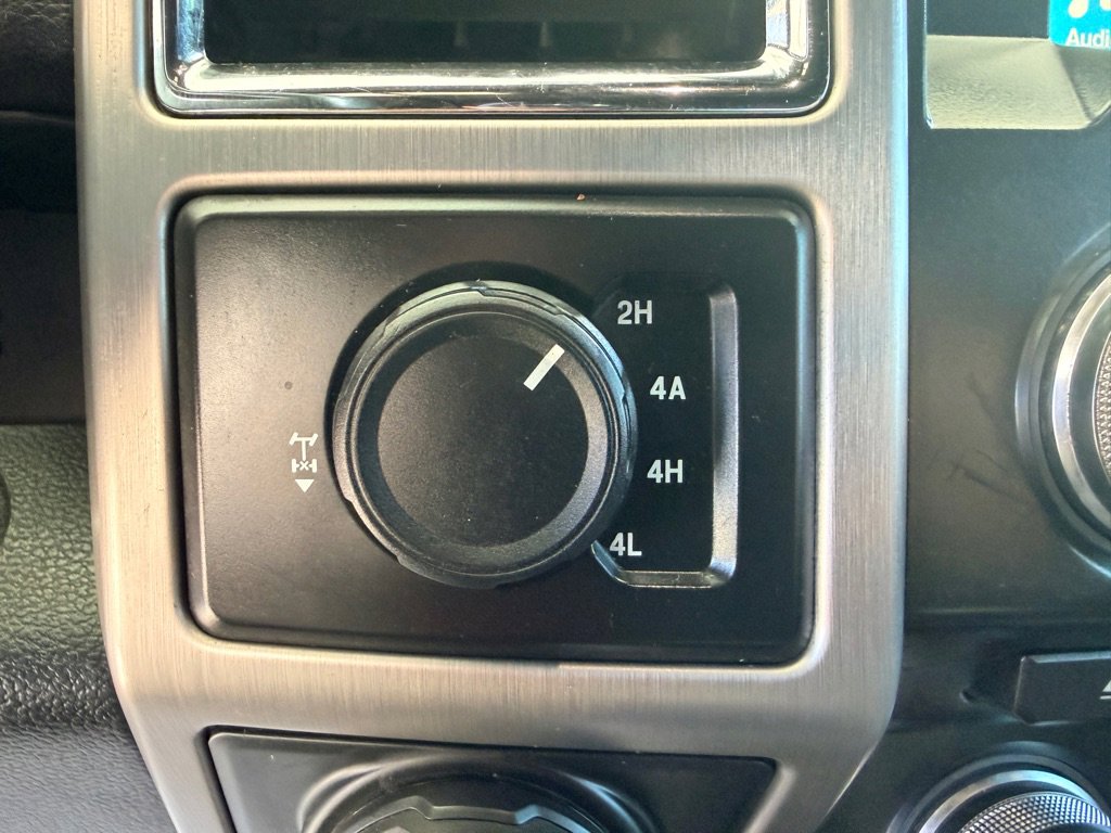 Used 2016 Ford F150 Platinum w/ Equipment Group 701A Luxury image 13