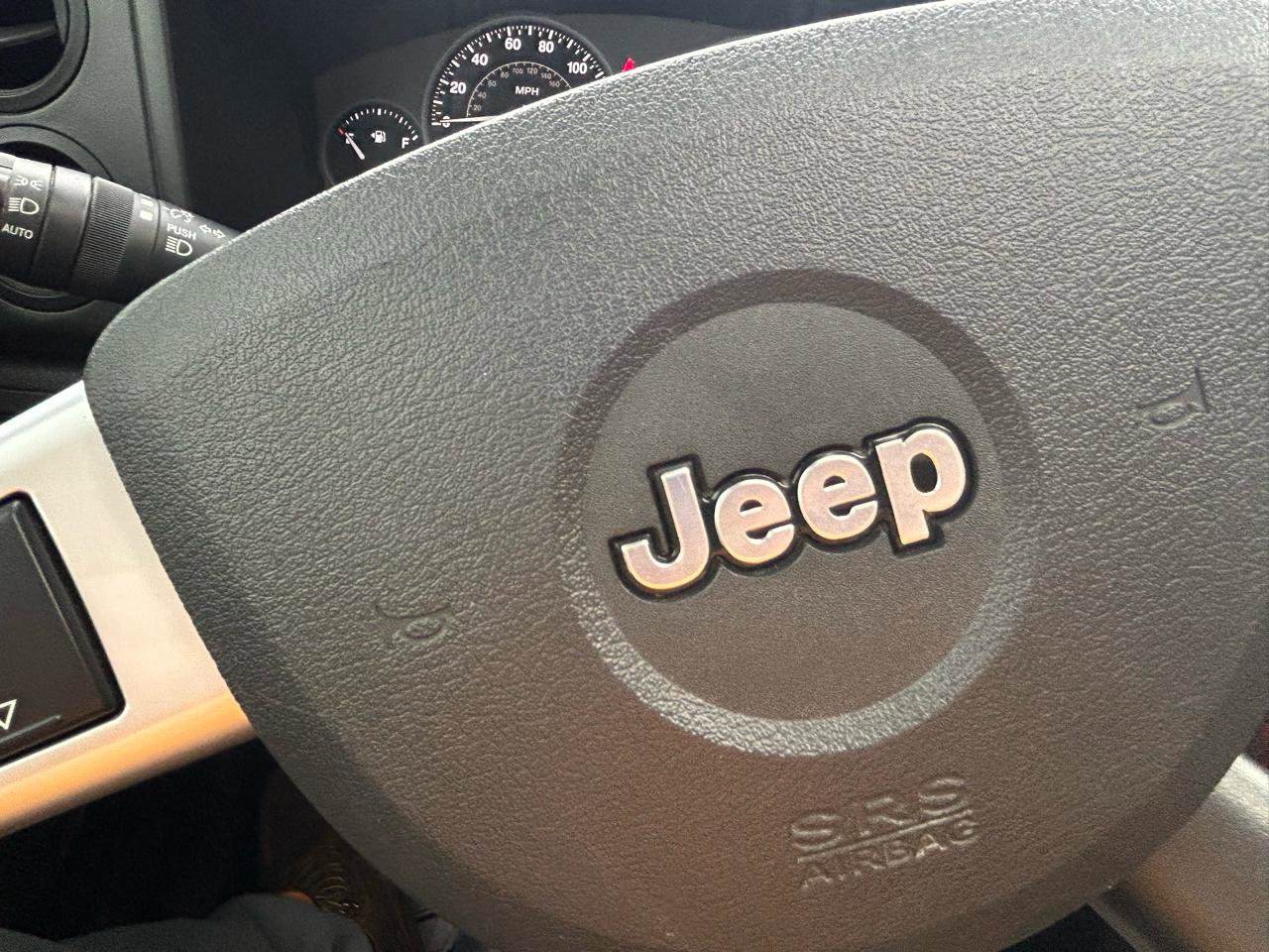 Used 2008 Jeep Commander Limited w/ Trailer Tow Group IV image 23