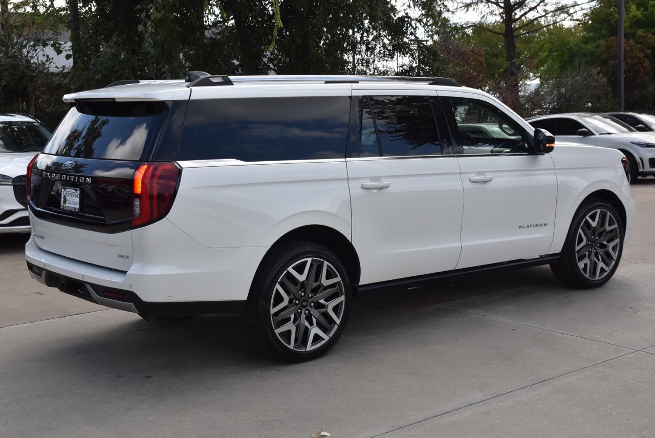 Used 2025 Ford Expedition Max Platinum w/ Platinum Ultimate Package AWD/4WD image 7