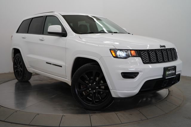 Used 2020 Jeep Grand Cherokee Altitude image 3