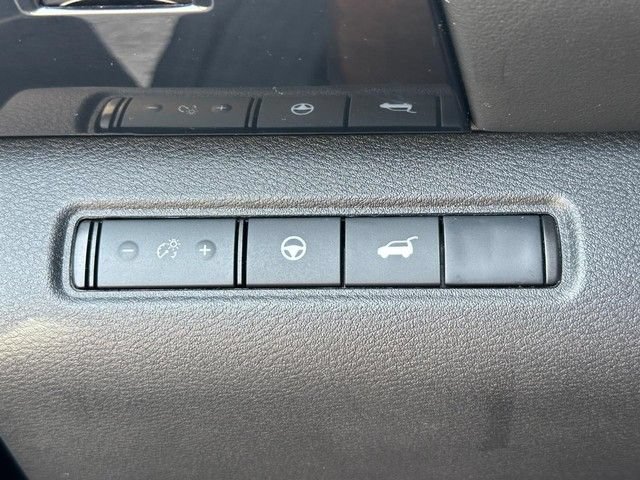 Used 2025 Nissan Pathfinder SV AWD/4WD image 29