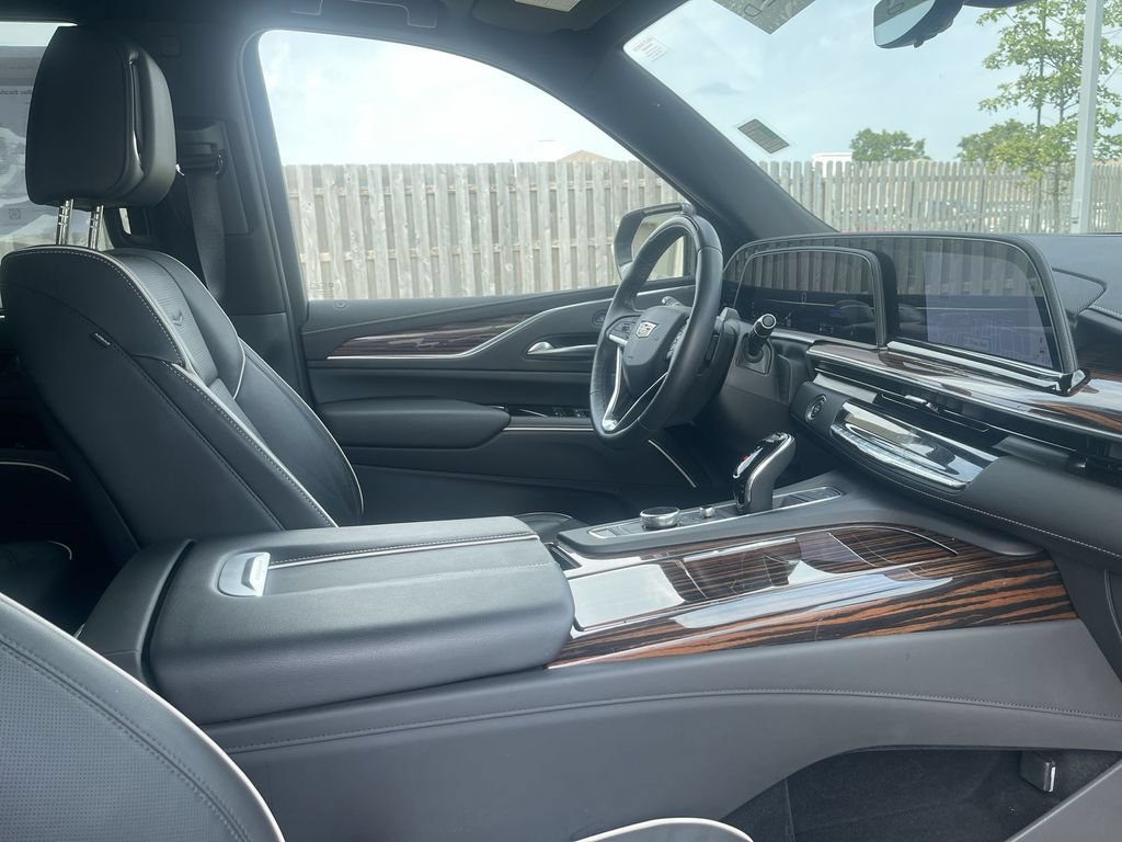 Certified 2023 Cadillac Escalade Premium Luxury w/ Performance Package AWD/4WD image 43