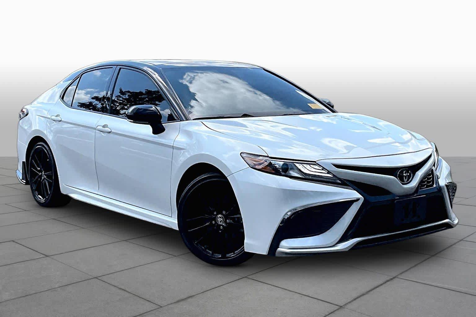 Used 2024 Toyota Camry XSE FWD image 3