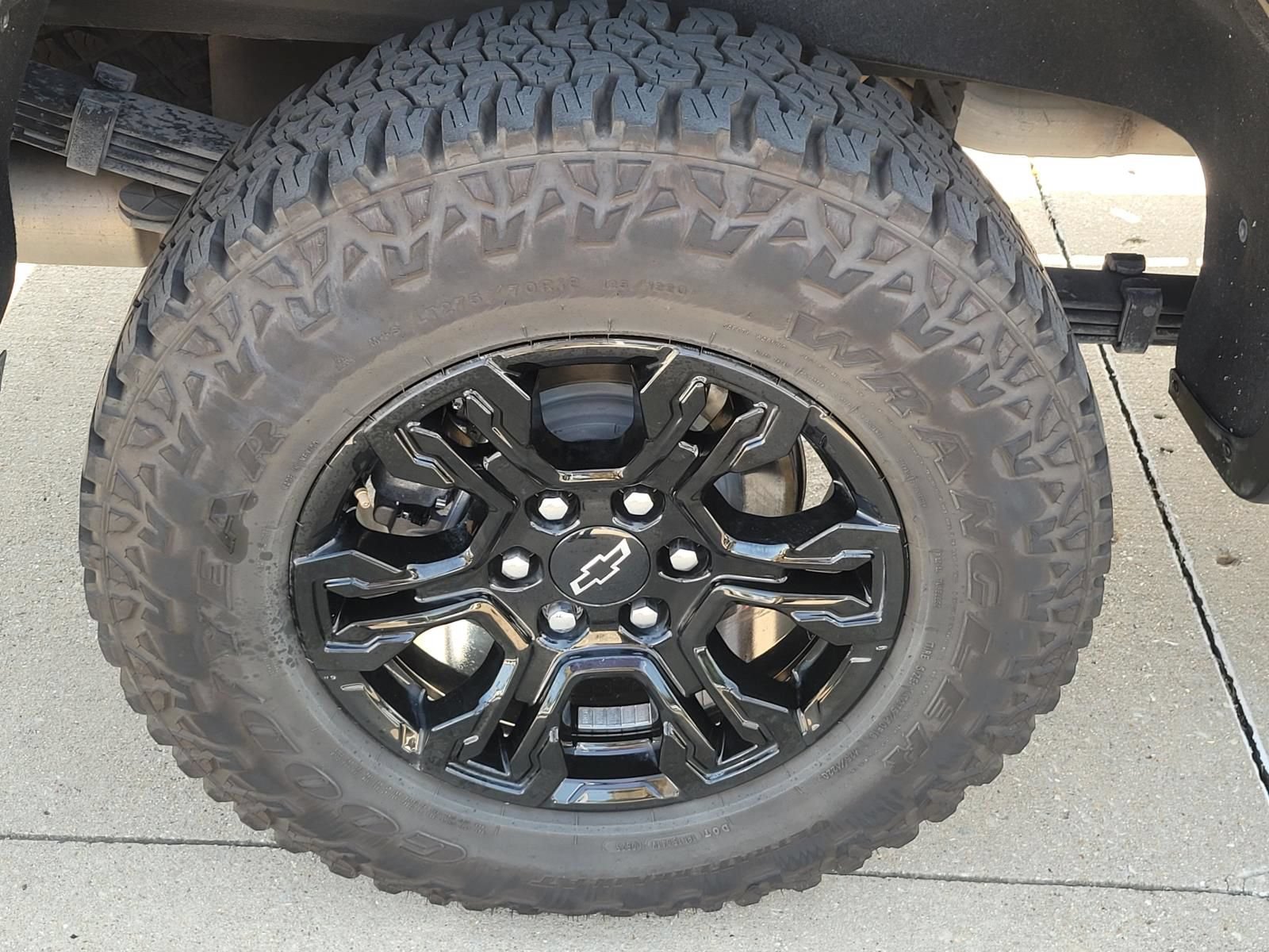 Used 2022 Chevrolet Silverado 1500 ZR2 w/ Technology Package AWD/4WD image 6