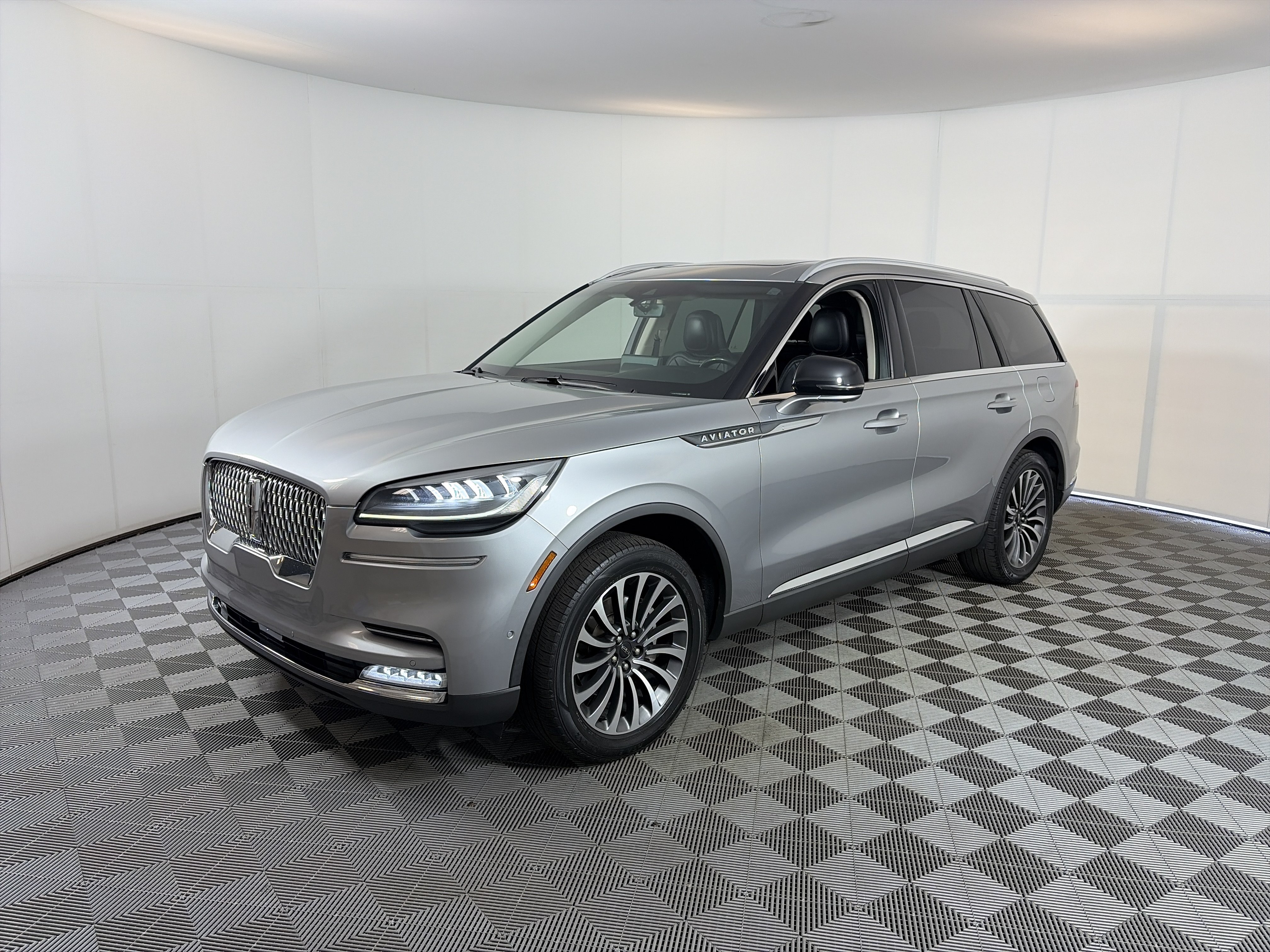 Used 2021 Lincoln Aviator Reserve w/ Equipment Group 201A AWD/4WD image 2
