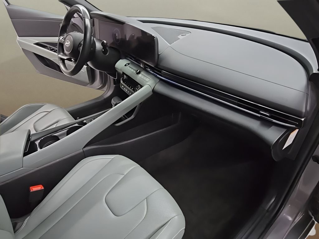 Certified 2025 Hyundai Elantra Limited image 19