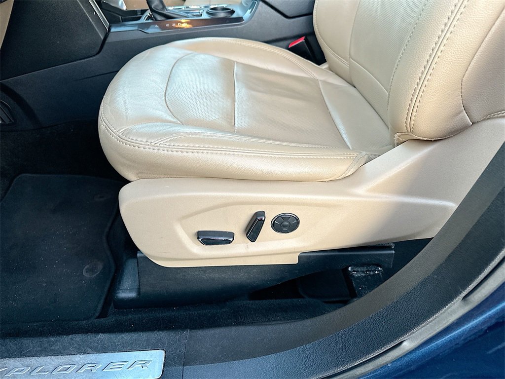 Used 2017 Ford Explorer Limited w/ Equipment Group 301A image 9