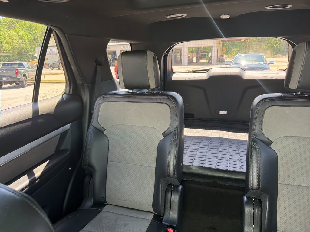 Used 2017 Ford Explorer XLT w/ Equipment Group 202A image 2
