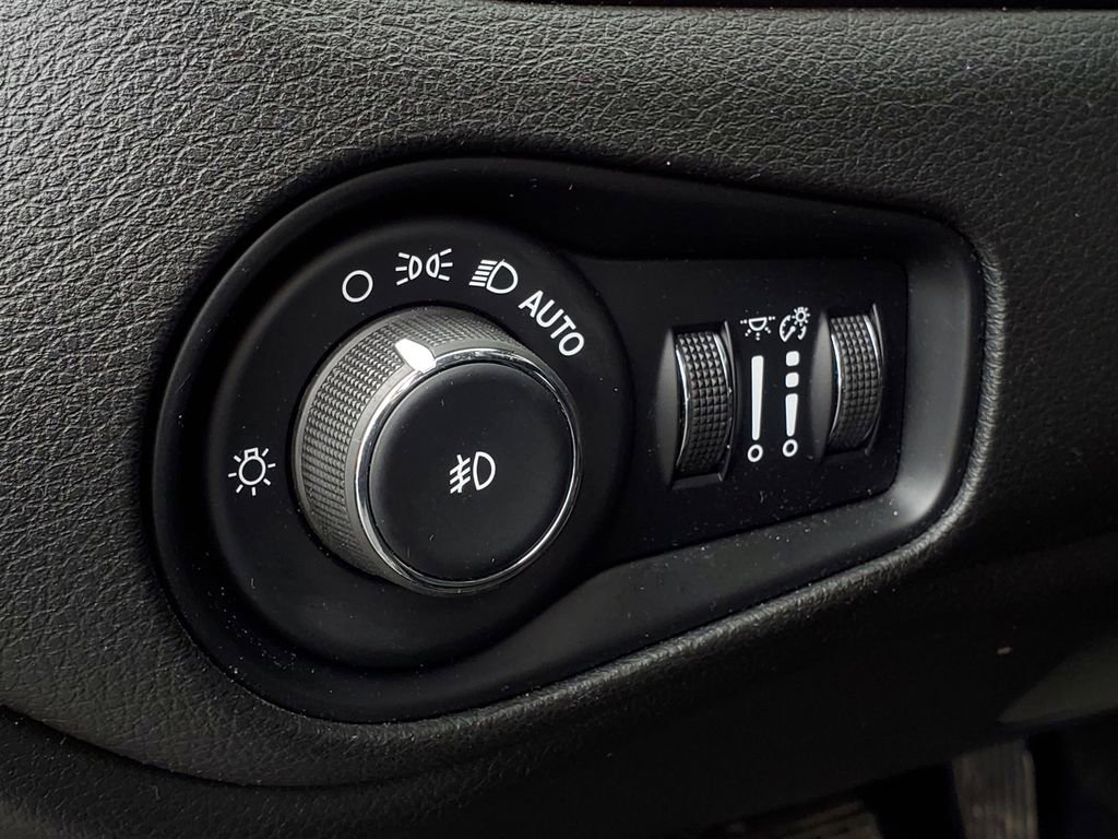 Used 2016 Jeep Renegade Trailhawk w/ Cold Weather Group image 18