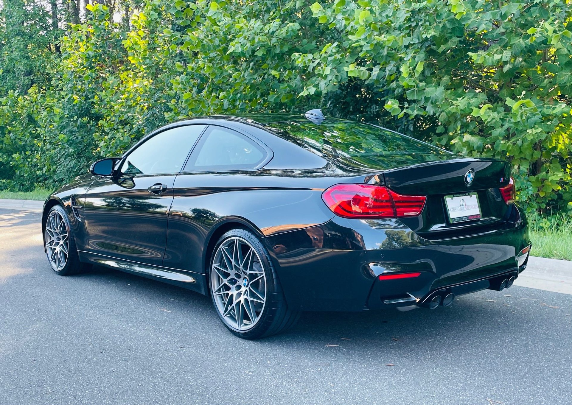 Used 2019 BMW M4 Coupe w/ Competition Package RWD image 1