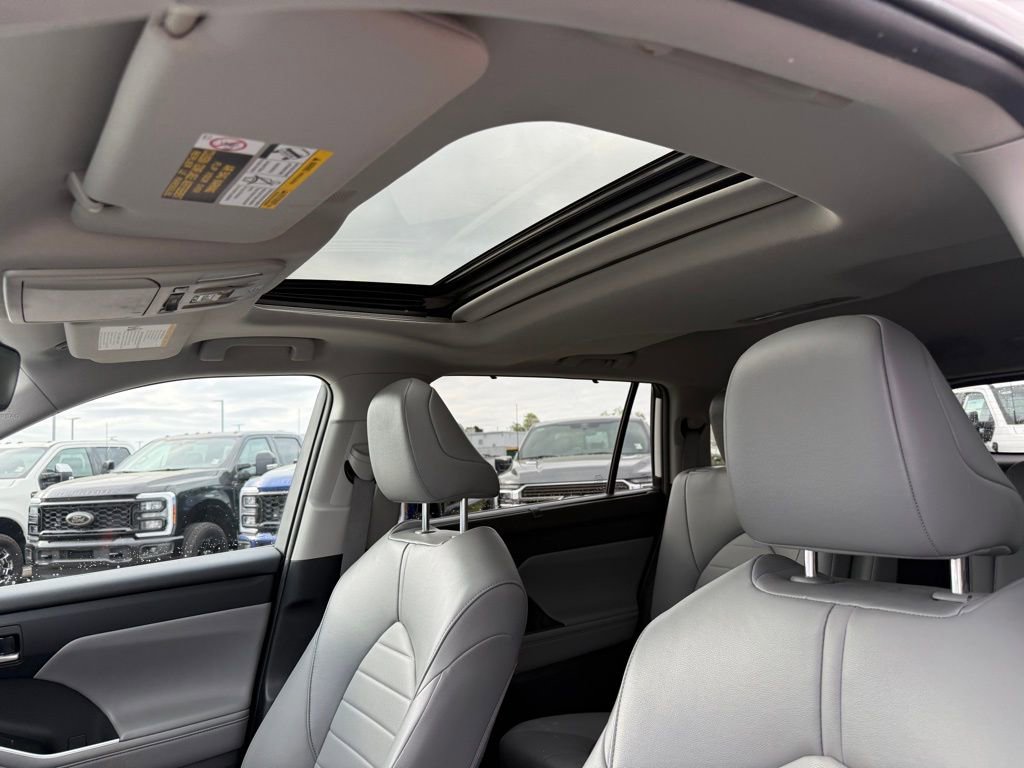 Used 2022 Toyota Highlander XLE image 7
