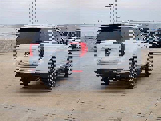 New 2026 GMC Yukon XL Denali w/ Denali Reserve Package image 6