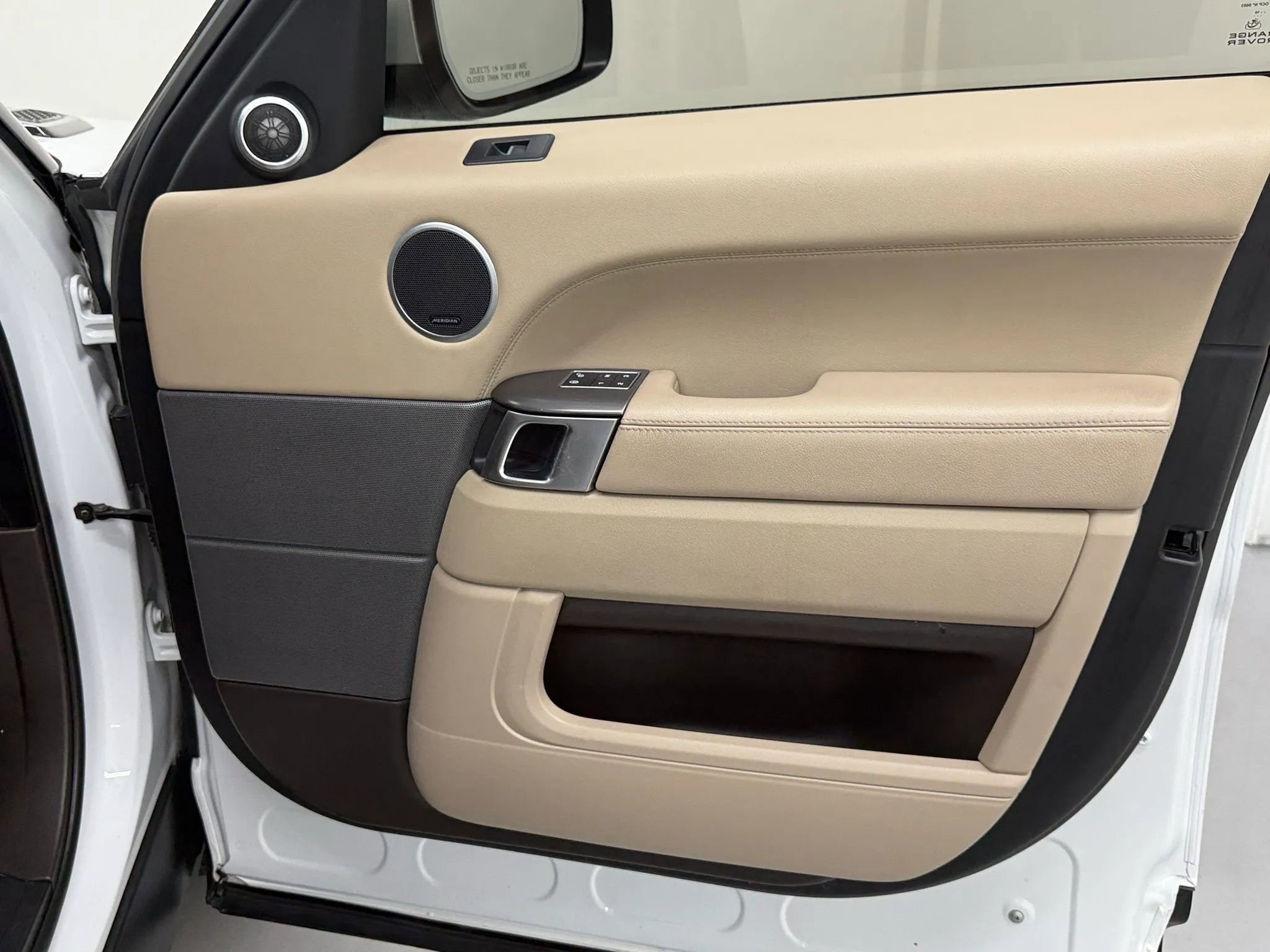 Used 2016 Land Rover Range Rover Sport SE image 30