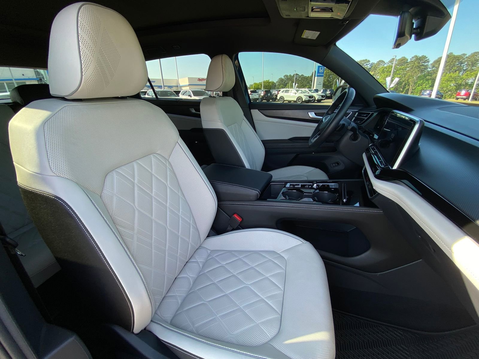 Used 2025 Volkswagen Atlas Cross Sport SEL Premium R-Line image 13