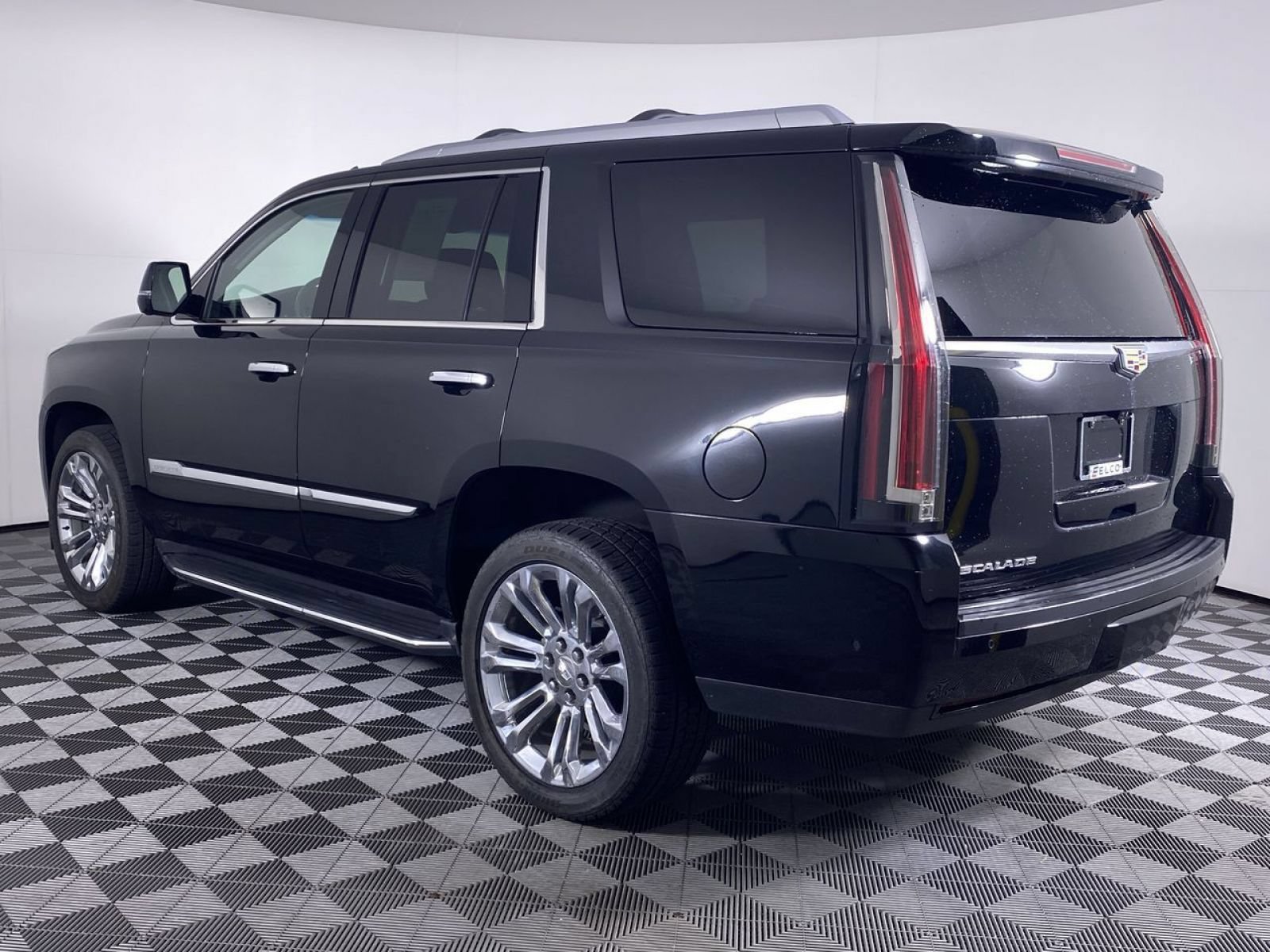 Certified 2018 Cadillac Escalade Luxury w/ LPO, Radiant Package AWD/4WD image 20