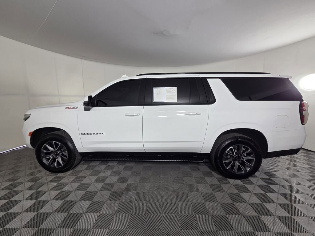 Used 2024 Chevrolet Suburban Z71 w/ Luxury Package AWD/4WD image 9