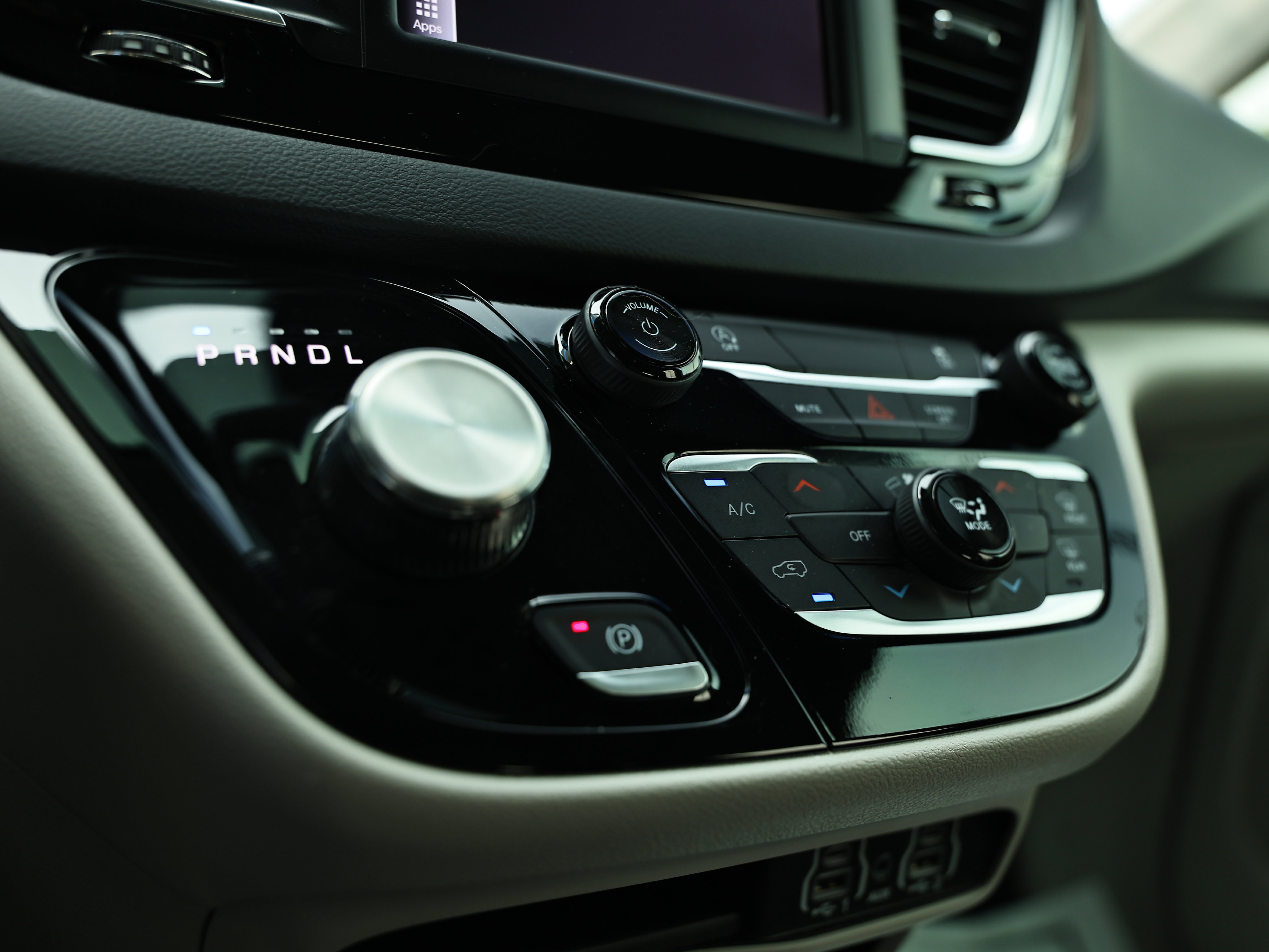 Used 2024 Chrysler Voyager LX FWD image 35