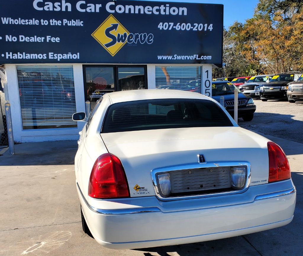 Used 2006 Lincoln Town Car Signature Limited image 13