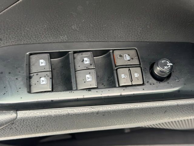 Used 2018 Toyota Camry SE image 18