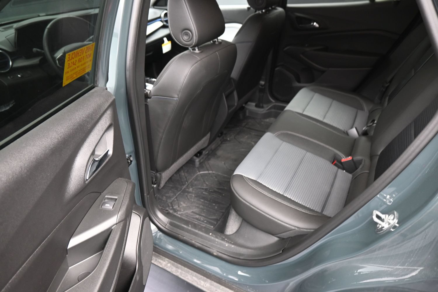 Used 2026 Chevrolet Trax LT w/ LT Convenience Package FWD image 17