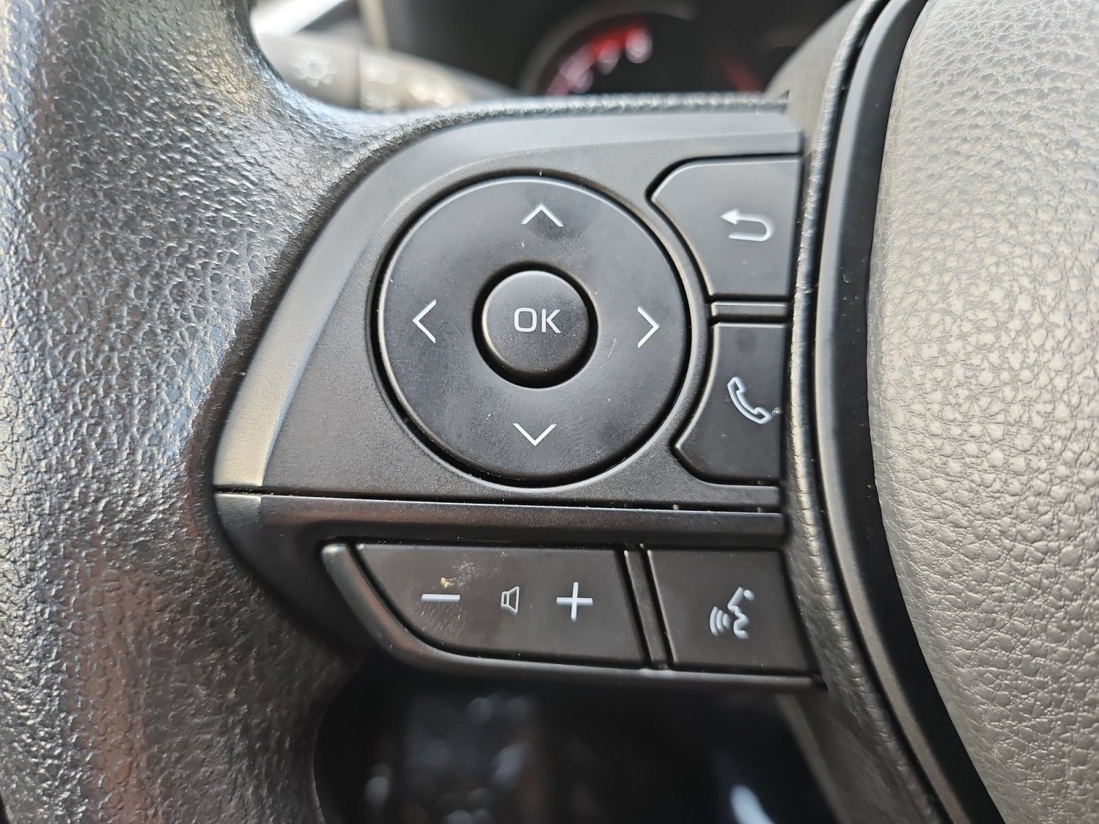 Used 2025 Toyota RAV4 LE AWD/4WD image 30