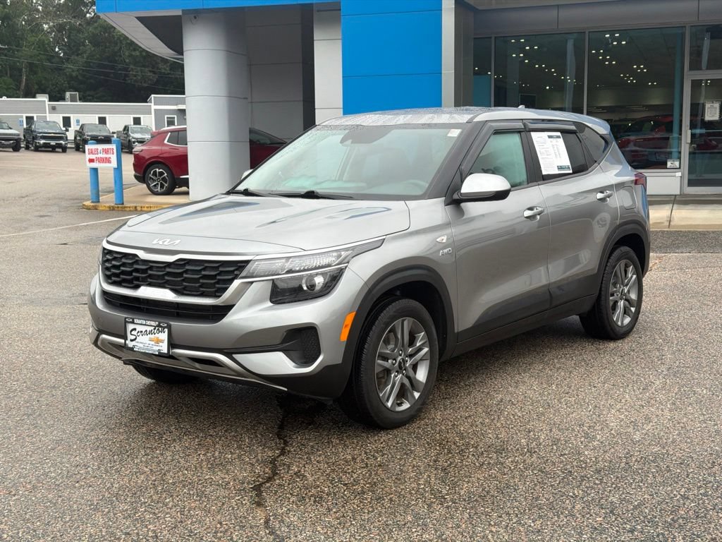 Used 2023 Kia Seltos LX AWD/4WD image 2