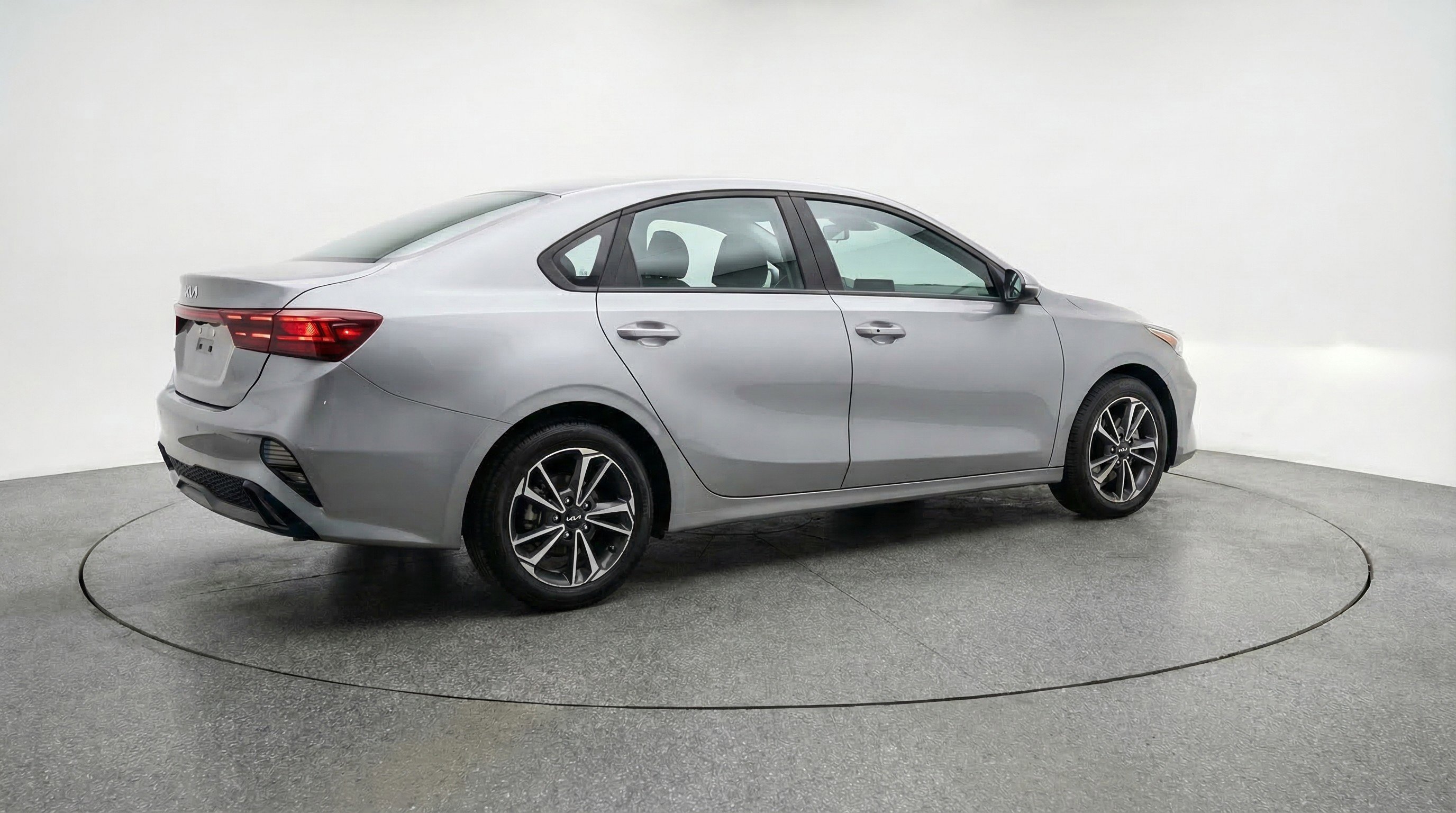 Used 2024 Kia Forte LXS image 9