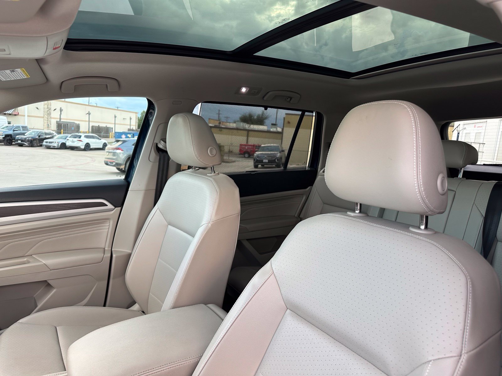 Used 2023 Volkswagen Atlas SE w/ Panoramic Sunroof Package FWD image 14