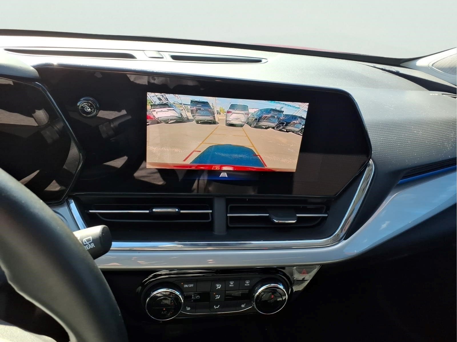 Used 2025 Chevrolet Trax LT w/ Sunroof Package FWD image 14